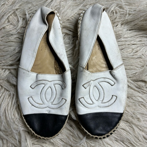 Chanel Women Cc Logo Lambskin Leather Espadrilles White Black size 6/36 - Picture 1 of 9